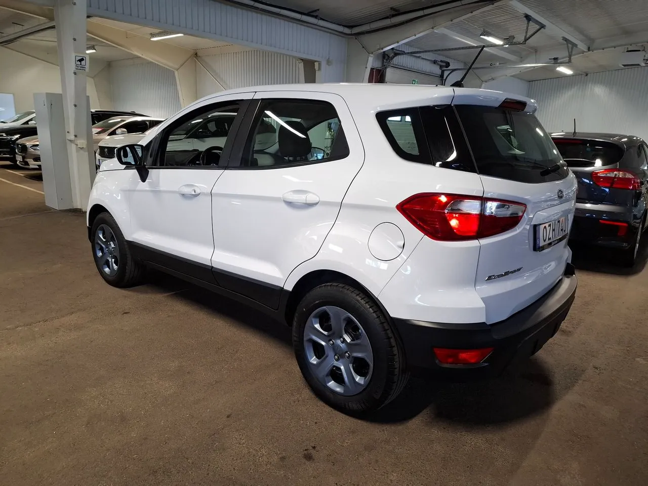 Vehicle image 4