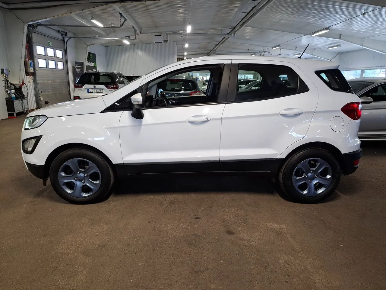 Vehicle image 5