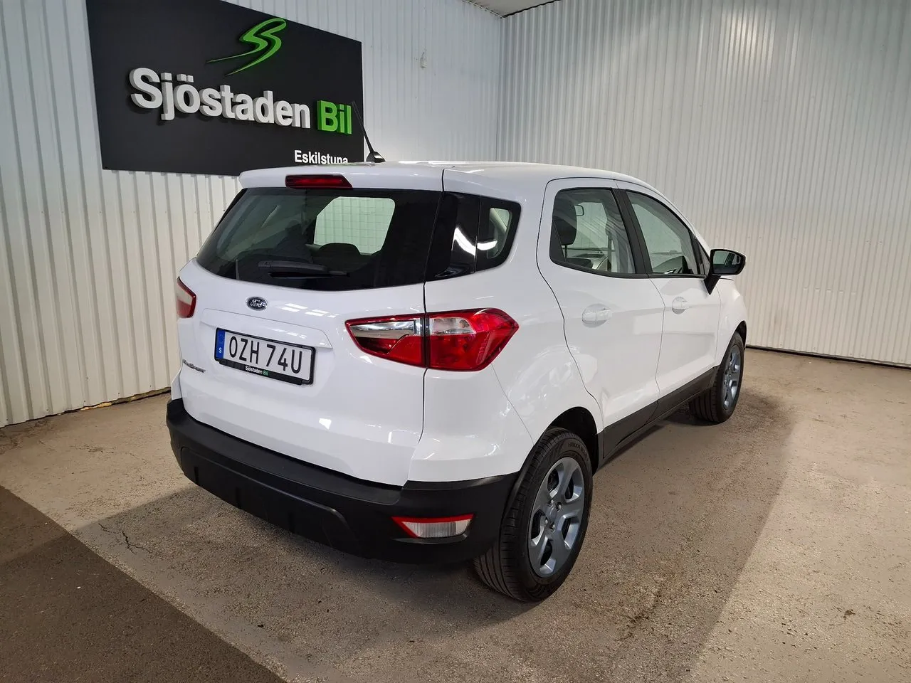 Vehicle image 6