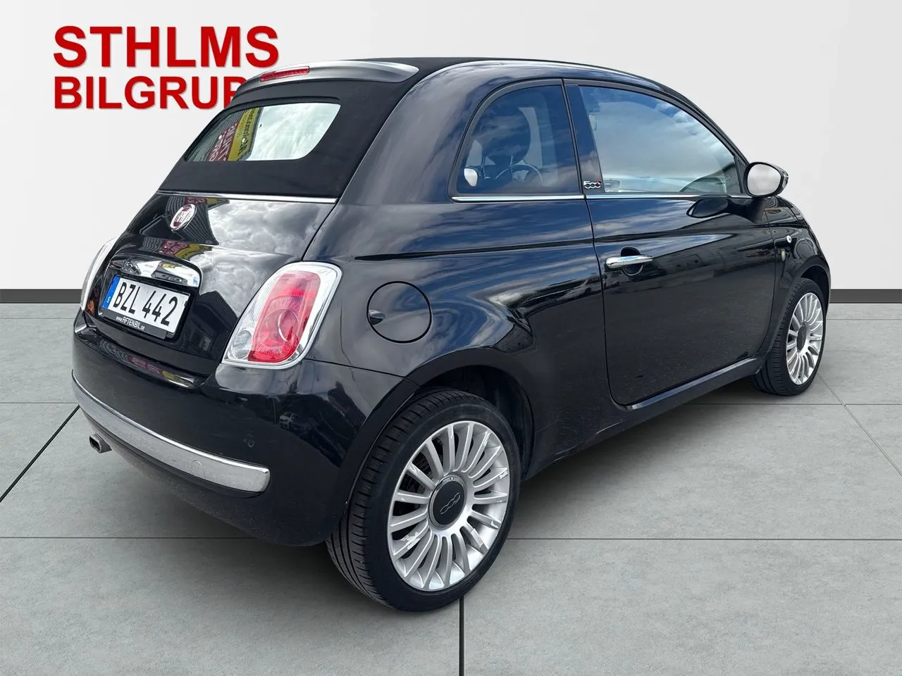 Vehicle image 3