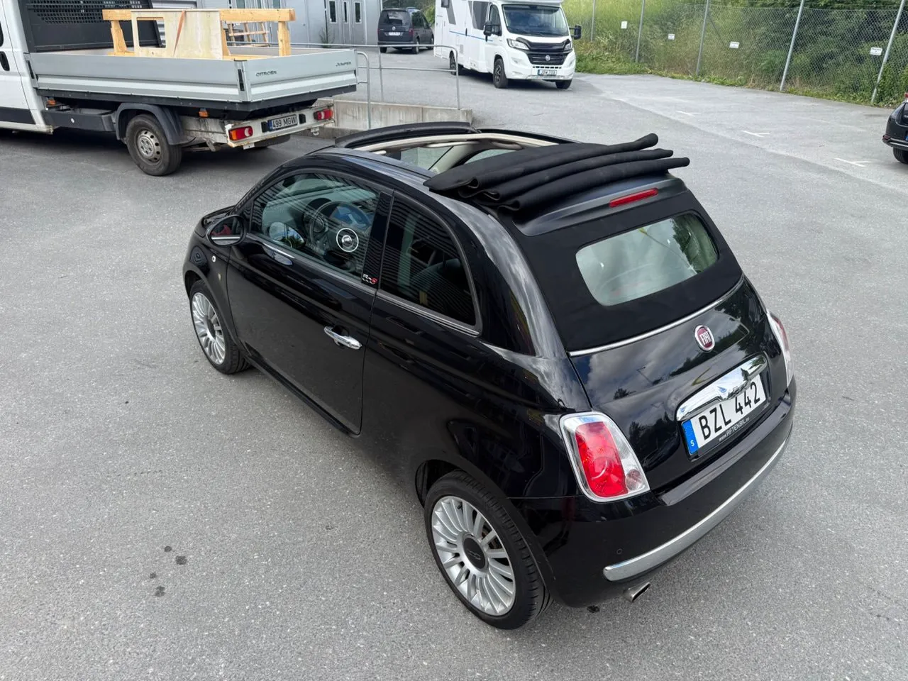 Vehicle image 10
