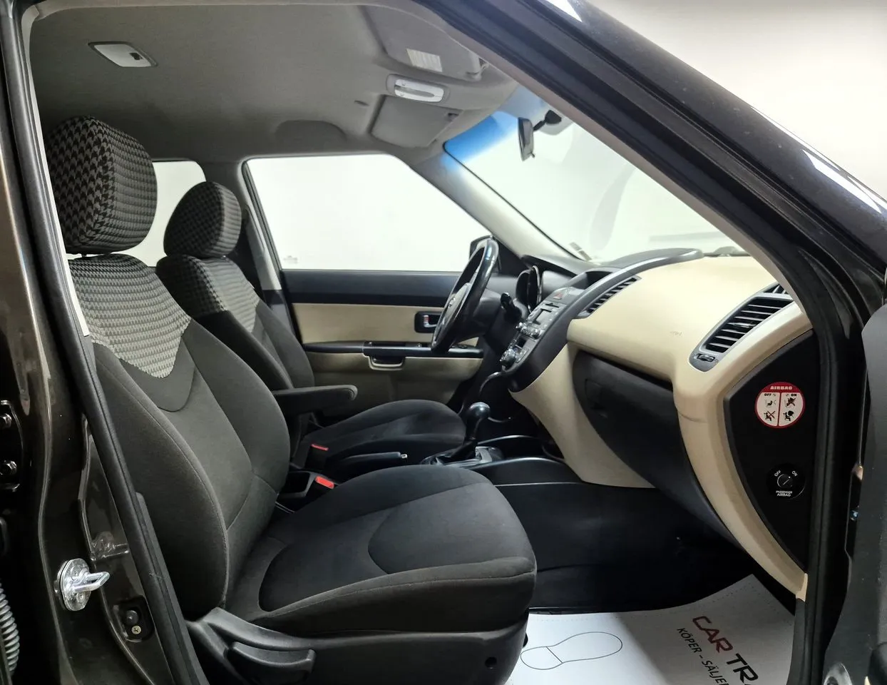 Vehicle image 18
