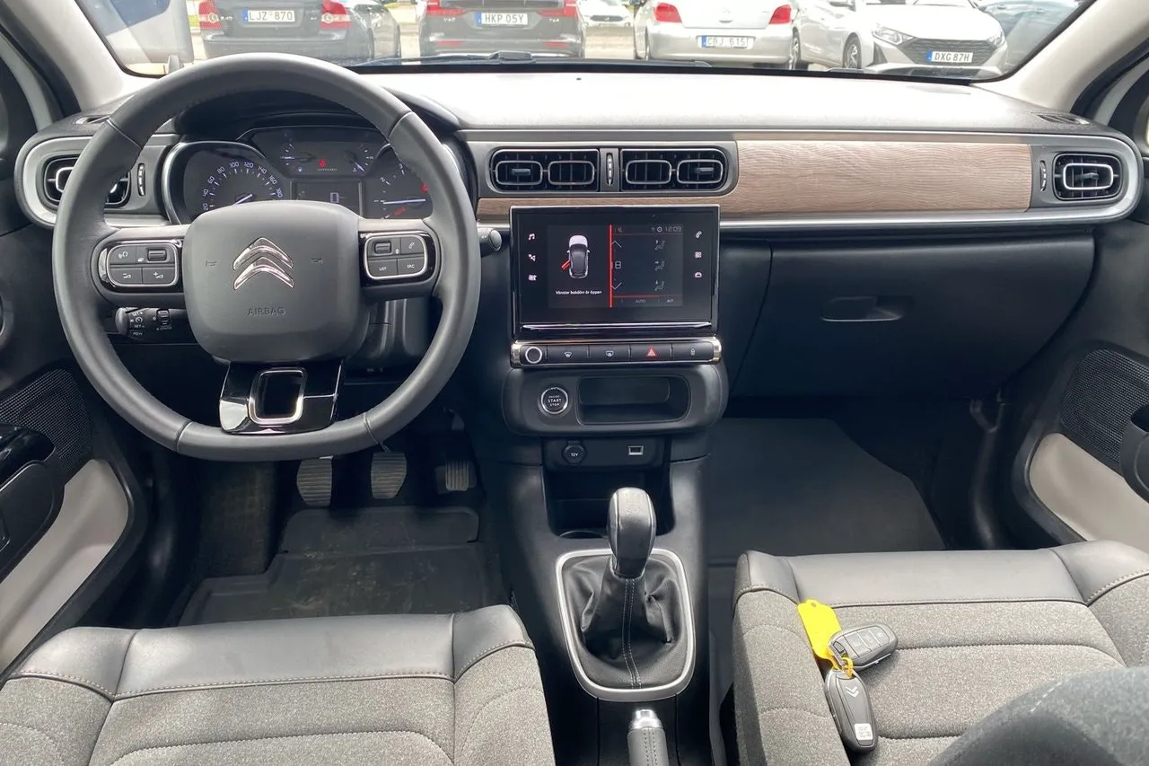 Vehicle image 6