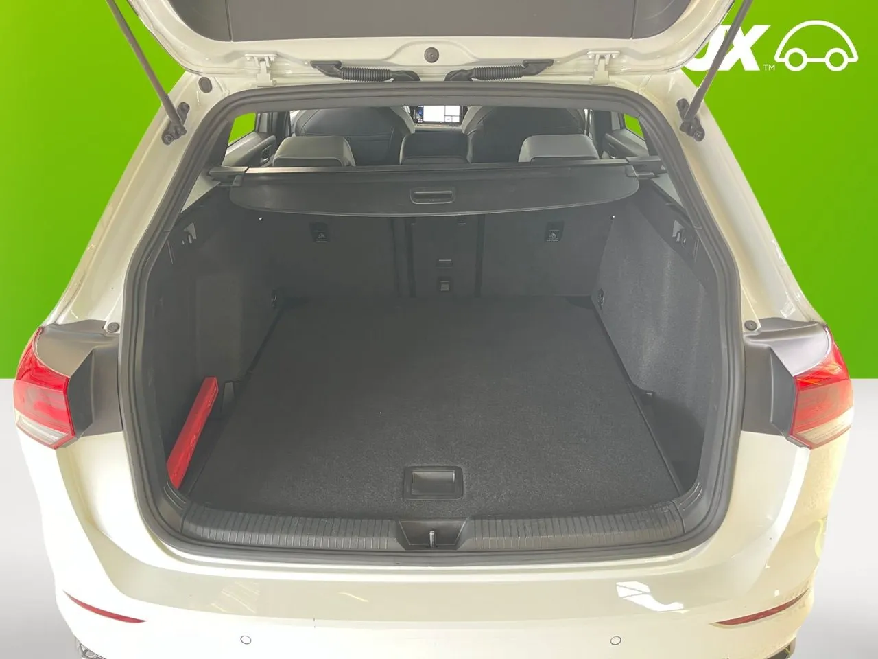 Vehicle image 16