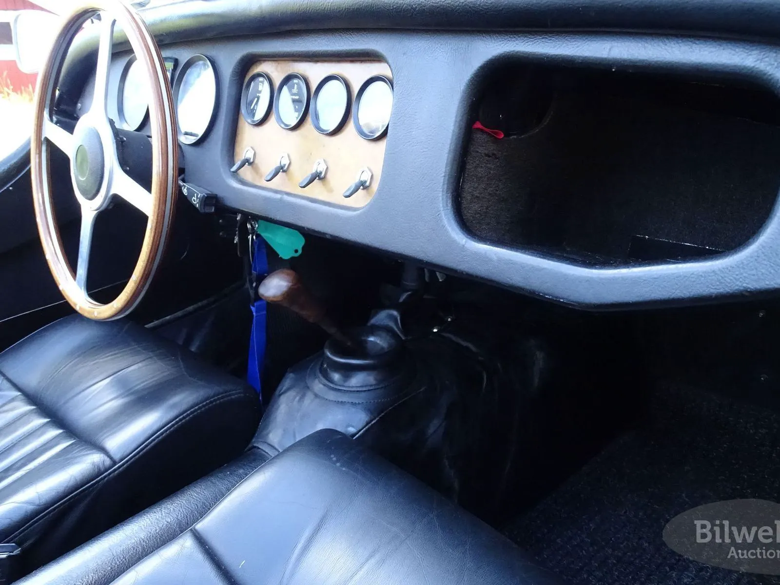 Vehicle image 72