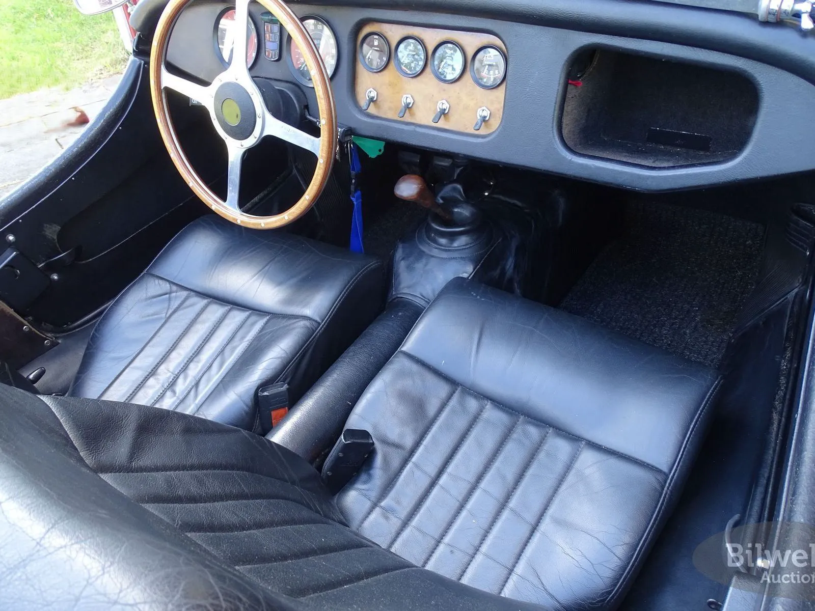 Vehicle image 73