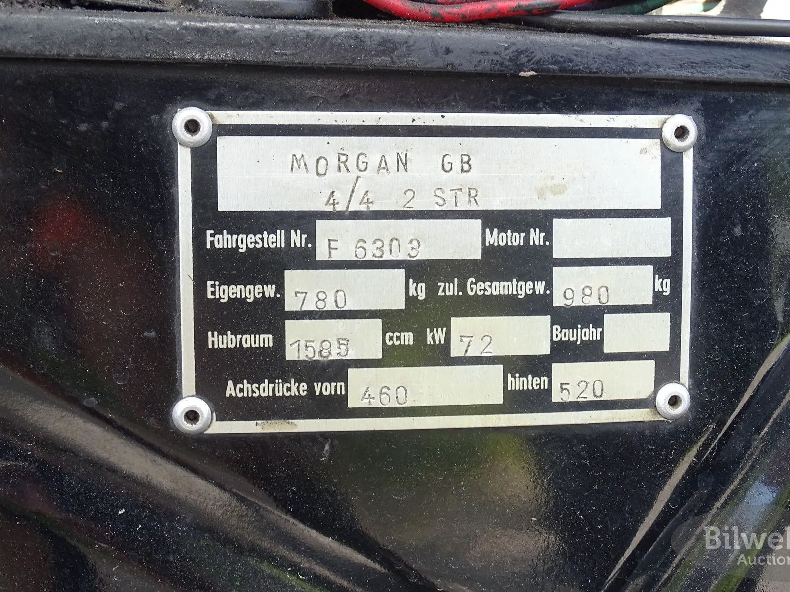 Vehicle image 32