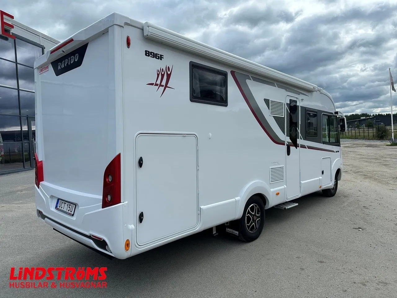 Vehicle image 19