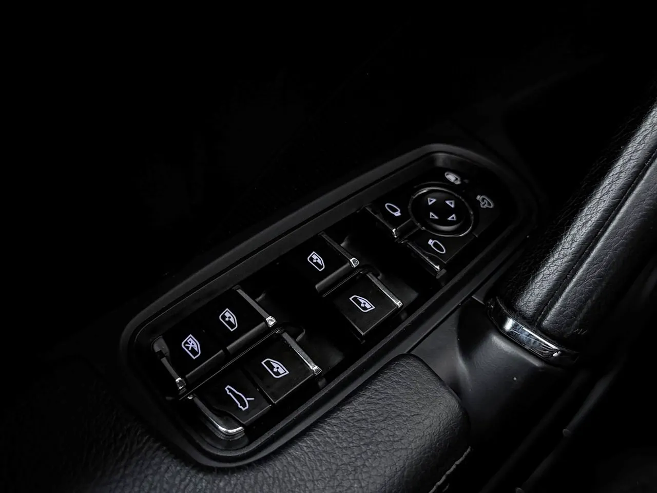 Vehicle image 30