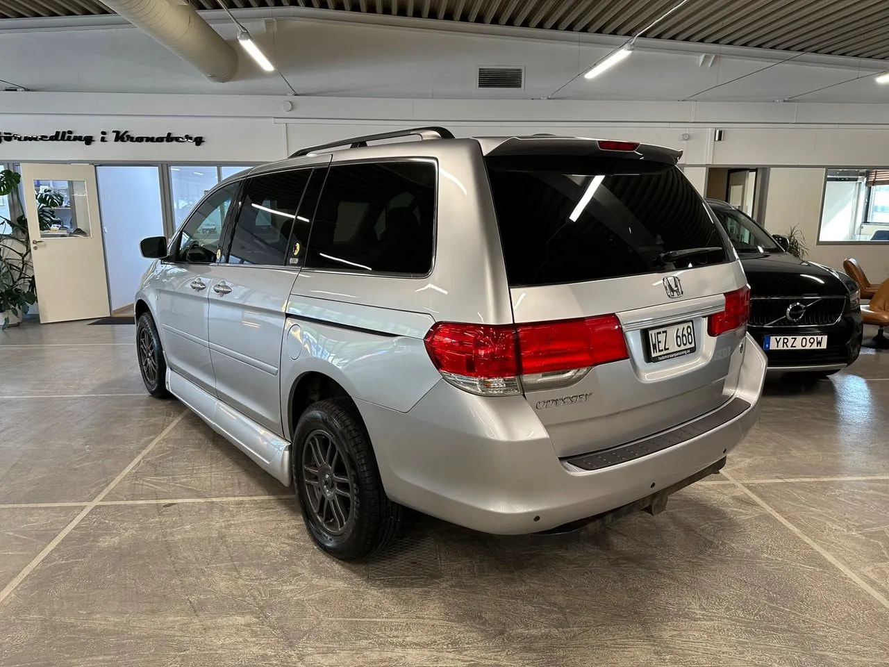 Vehicle image 3