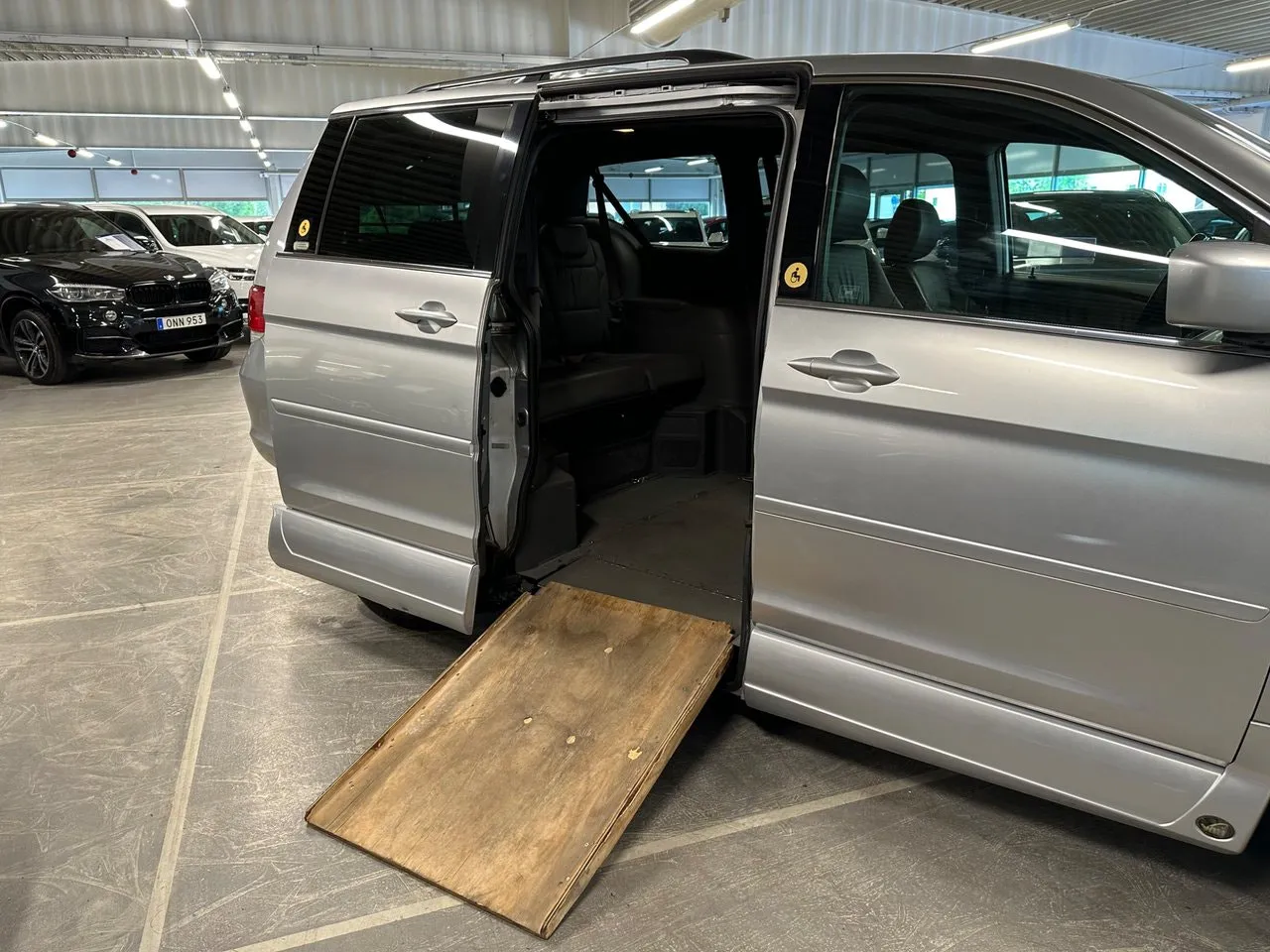 Vehicle image 6