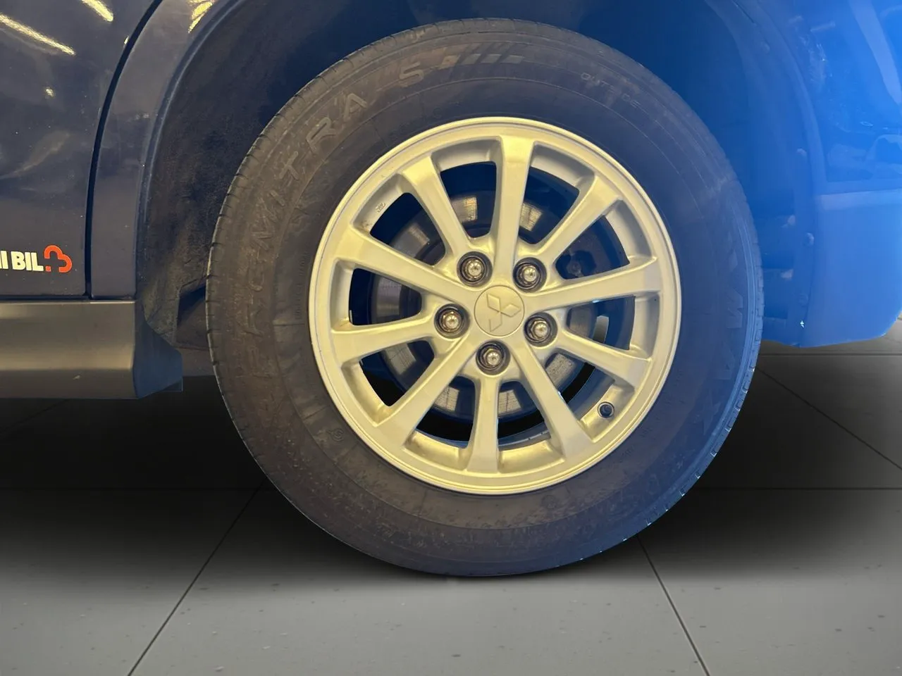 Vehicle image 13