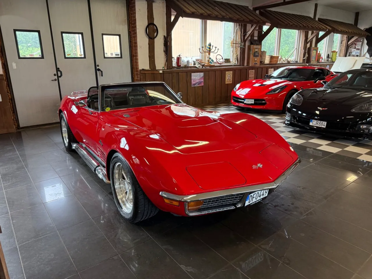 Vehicle image 15