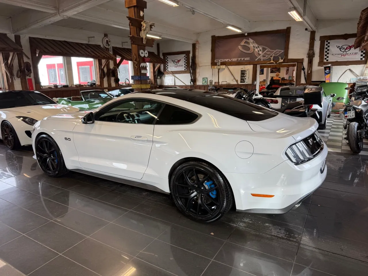 Vehicle image 5