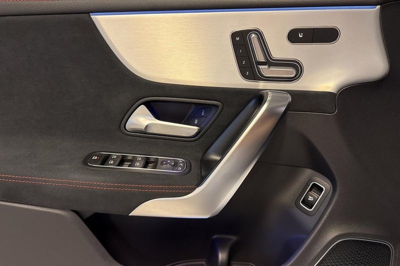 Mercedes CLA45 AMG bild 11