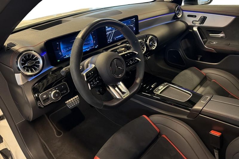 Mercedes CLA45 AMG bild 8