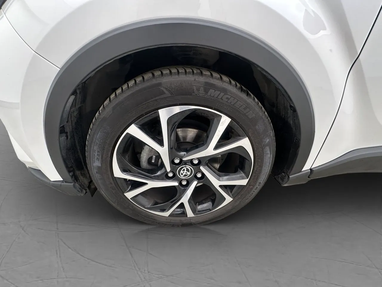 Vehicle image 30