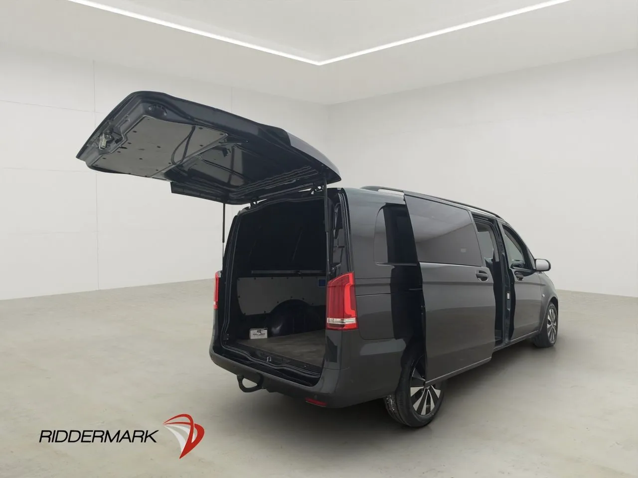 Vehicle image 34