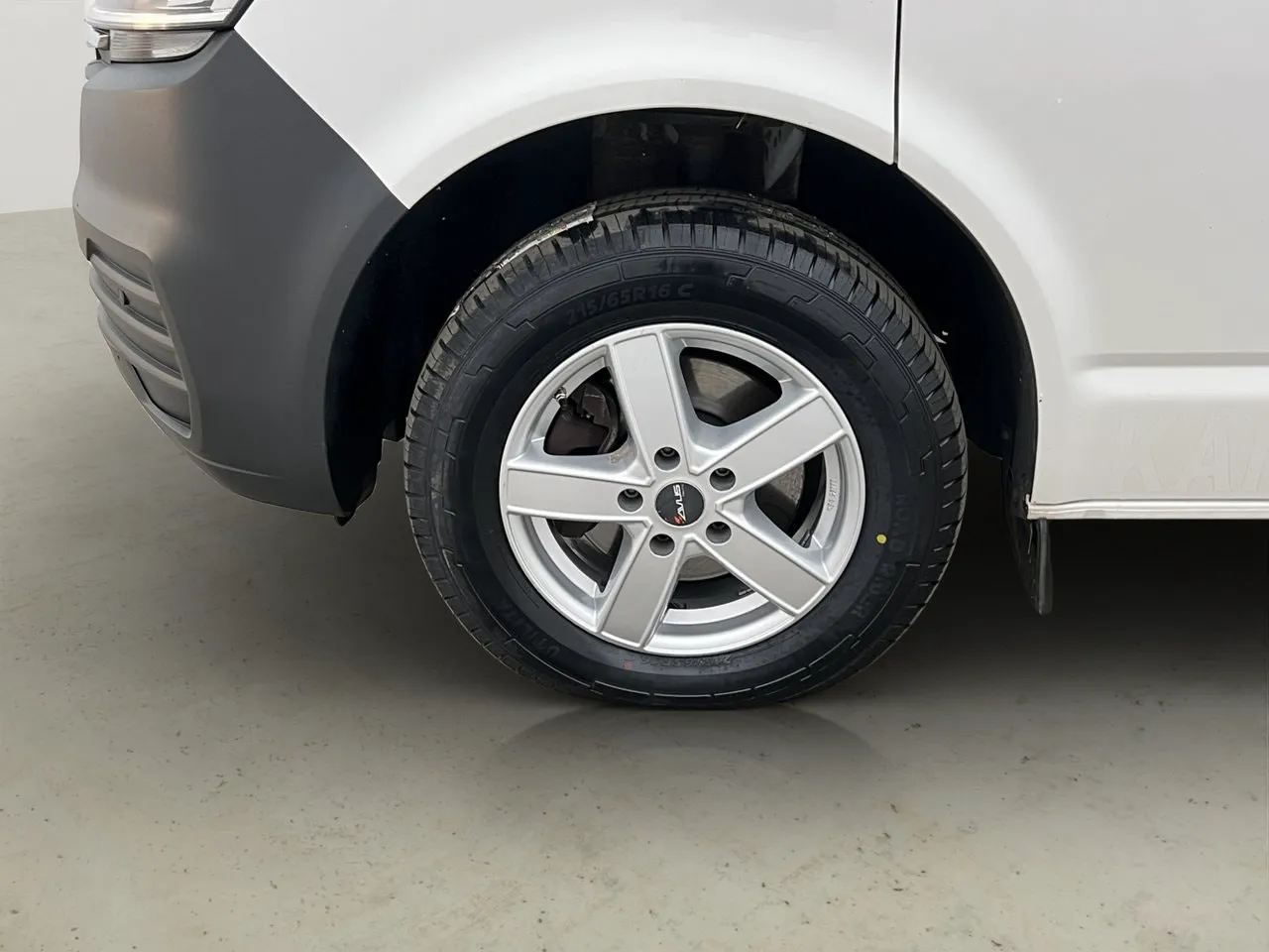 Vehicle image 25