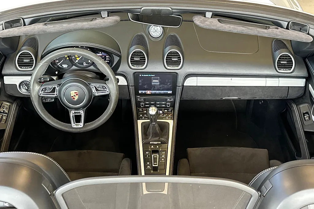 Vehicle image 18