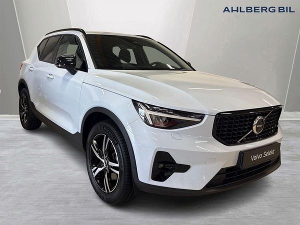Volvo XC40 B3 FWD Bensin Plus Dark, Klimatpaket, Förarstö... - 2025