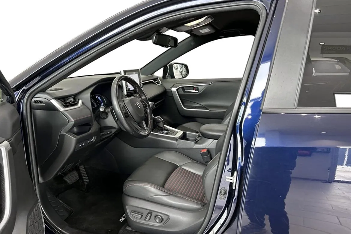 Vehicle image 7
