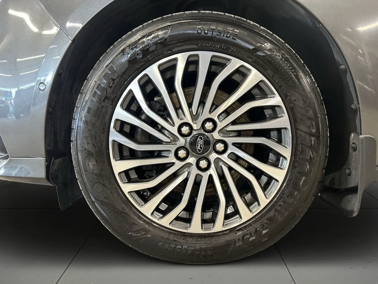 Vehicle image 13