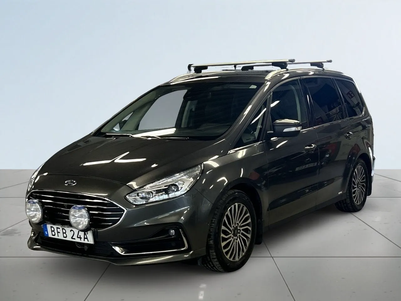 Vehicle image 15