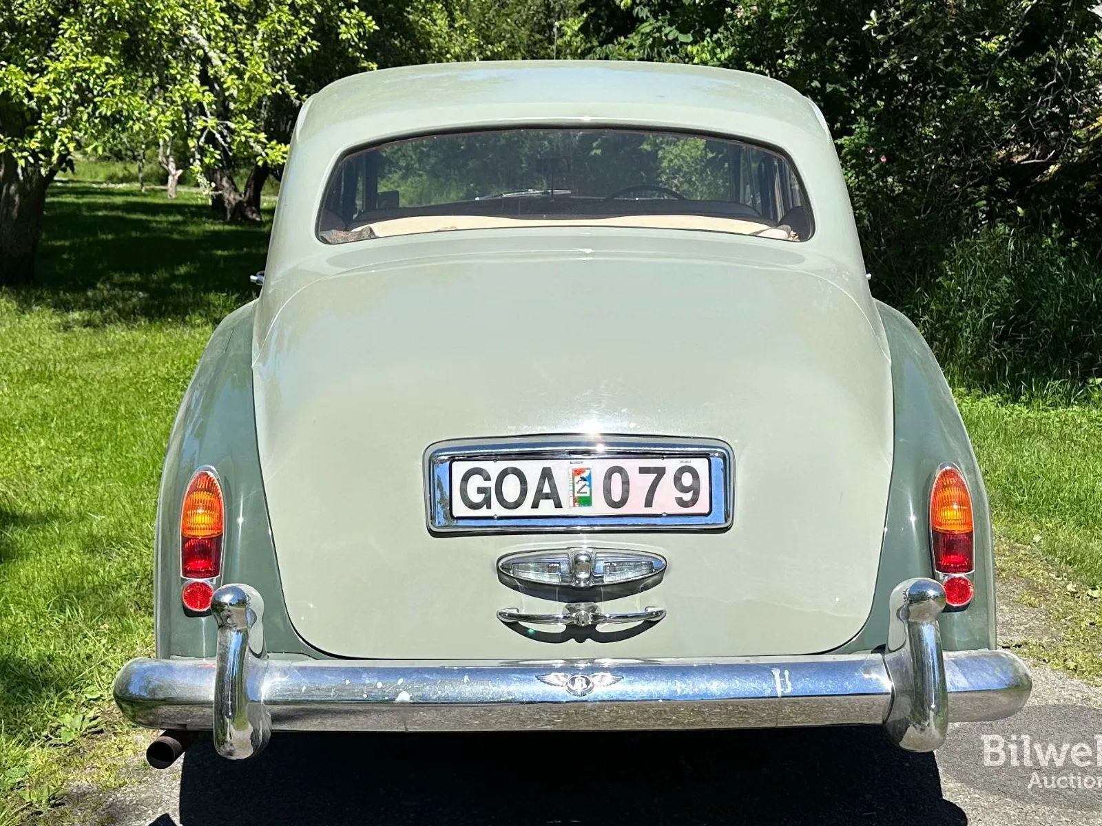 Vehicle image 23
