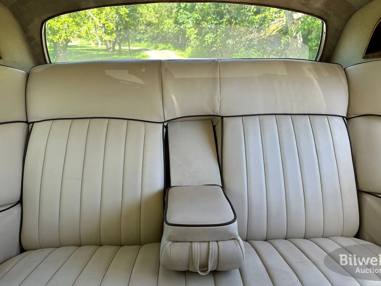 Vehicle image 36