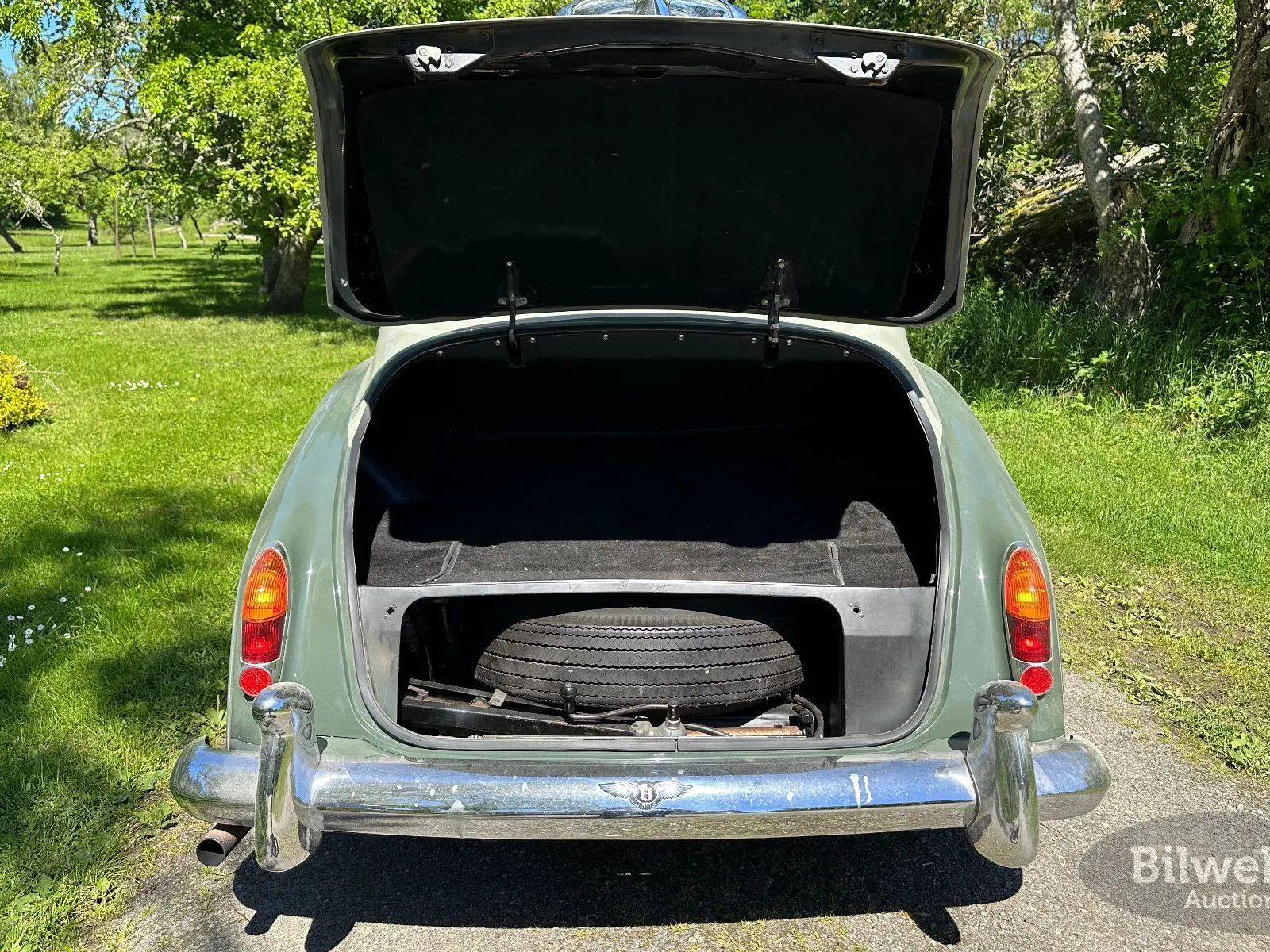 Vehicle image 25