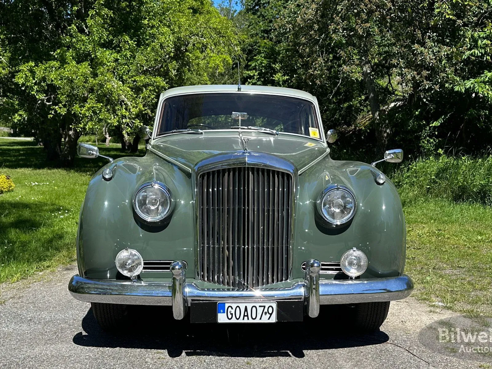 Vehicle image 9