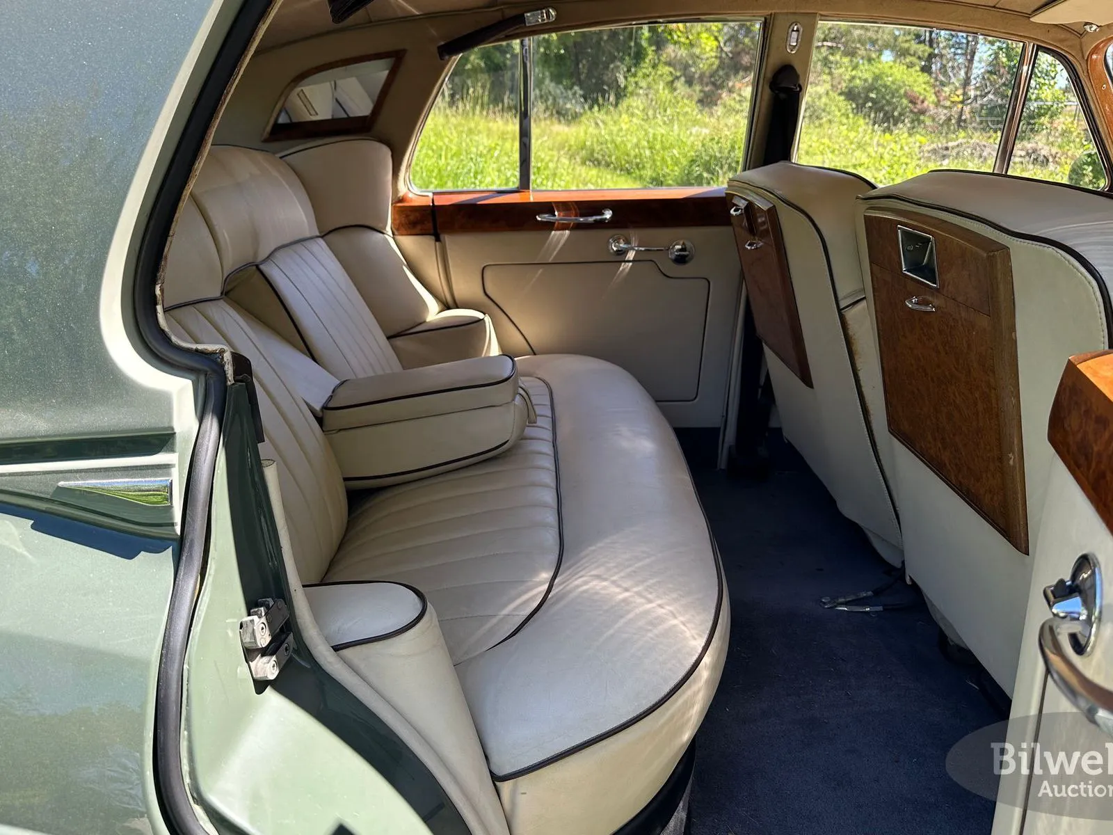 Vehicle image 33
