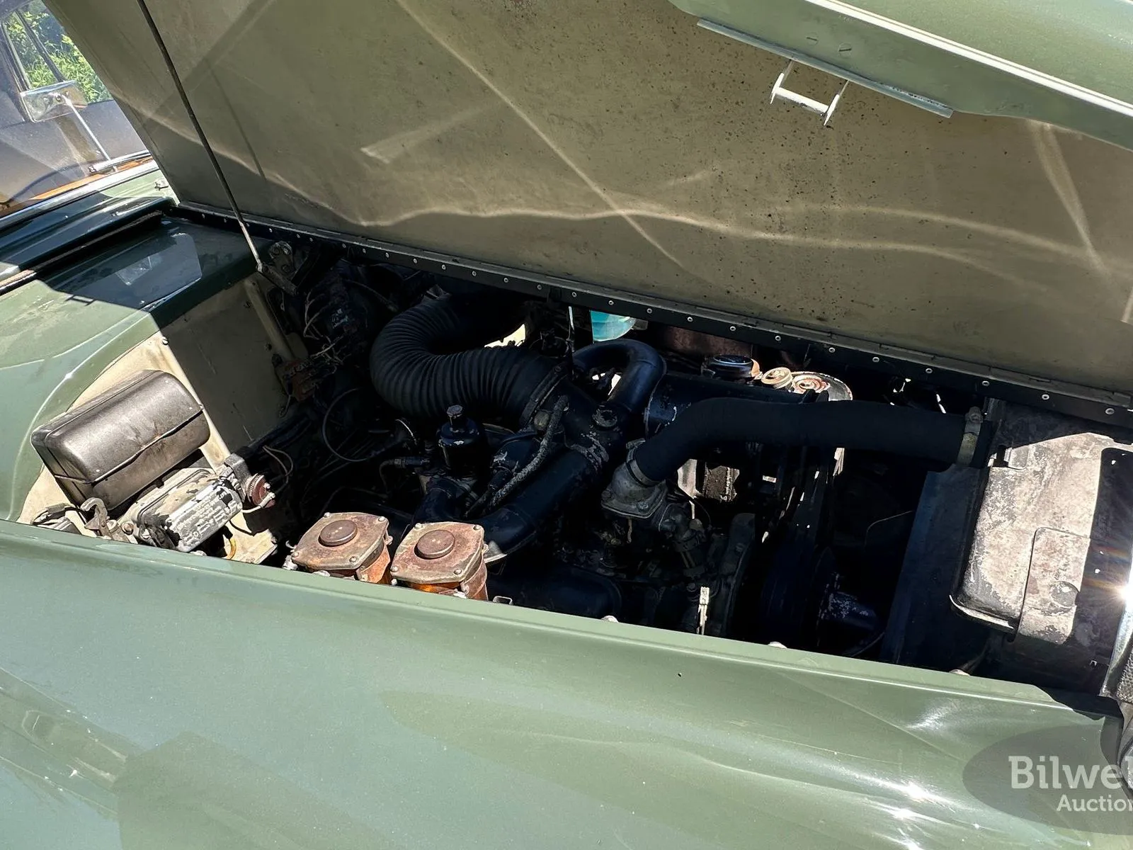 Vehicle image 16