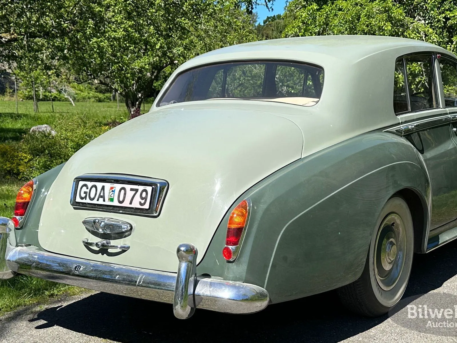 Vehicle image 22
