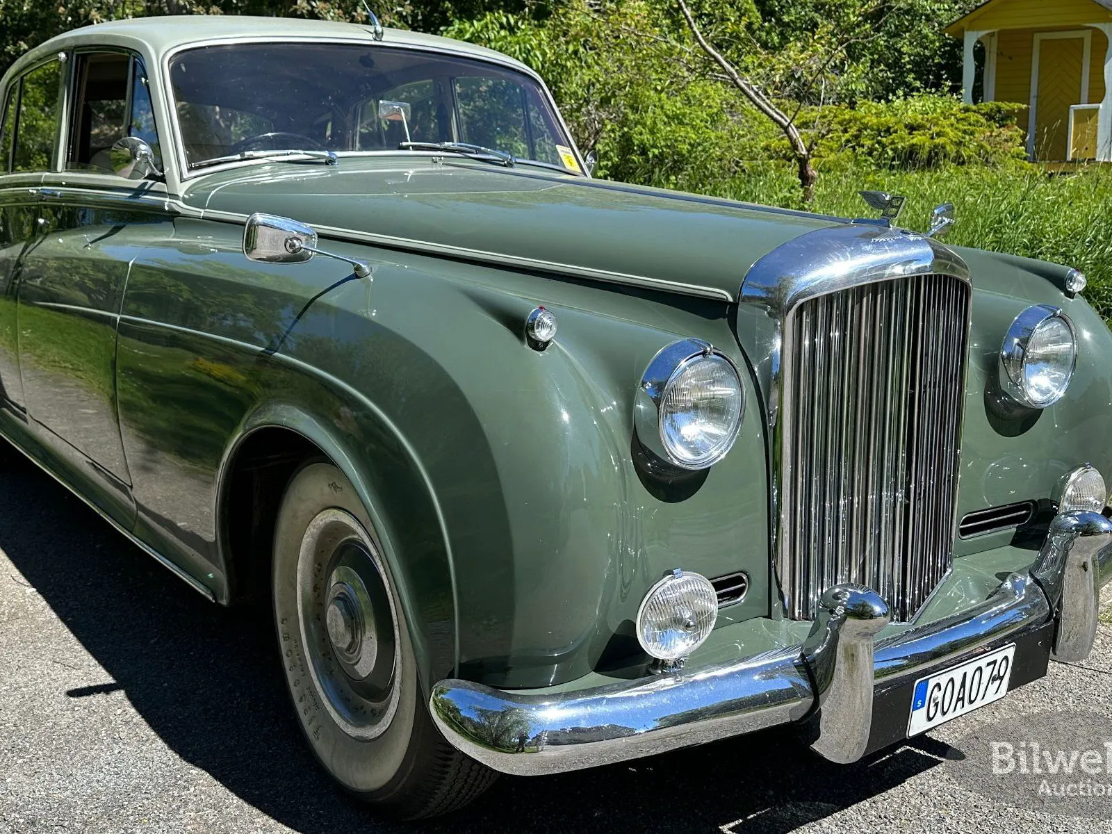 Vehicle image 10