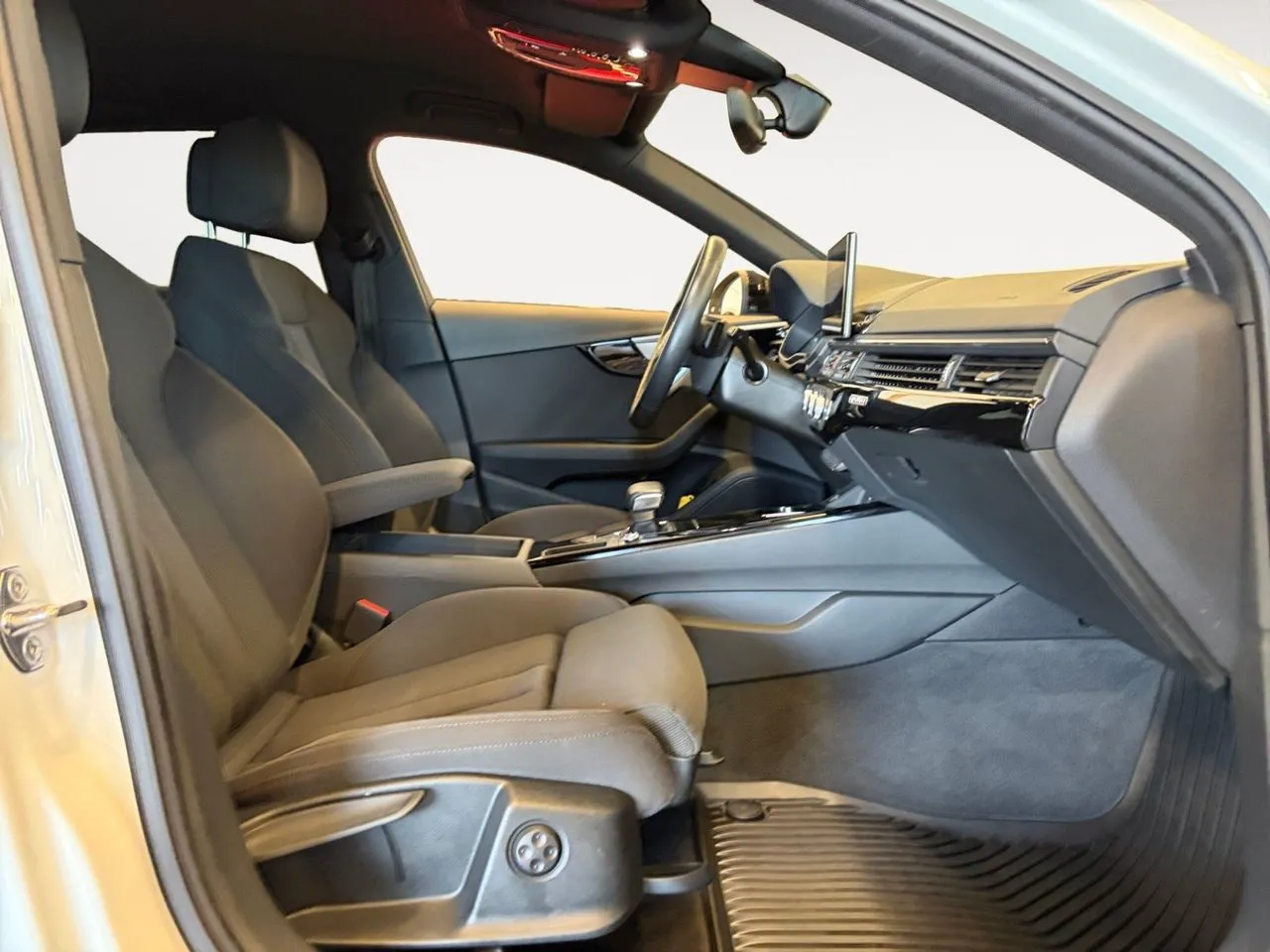 Vehicle image 14