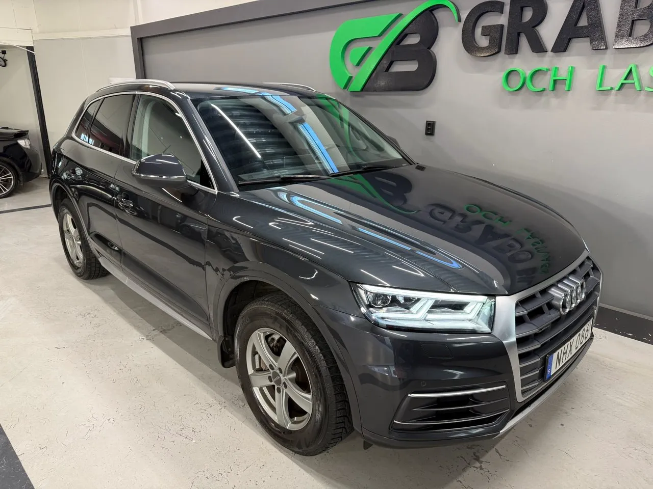 Vehicle image 6