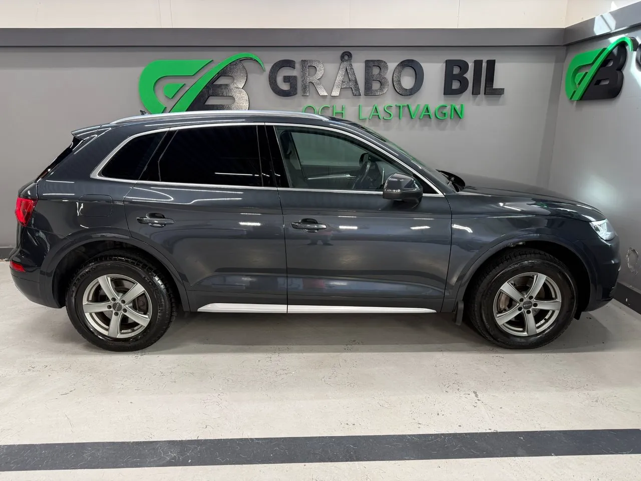Vehicle image 5