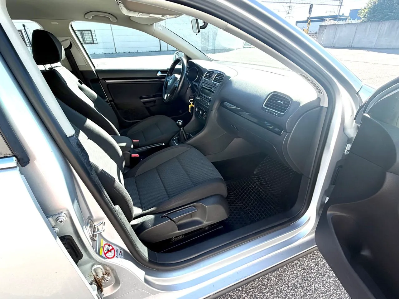 Vehicle image 6