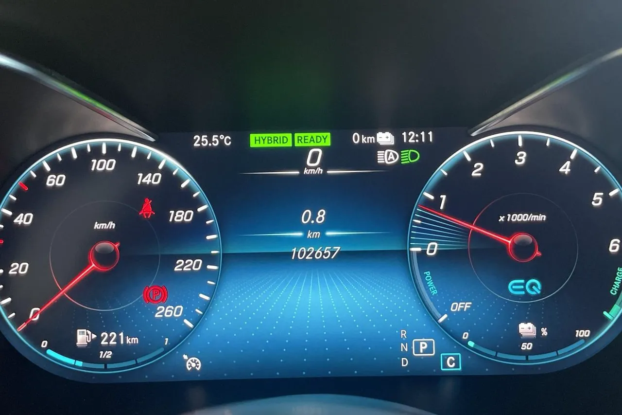 Vehicle image 15
