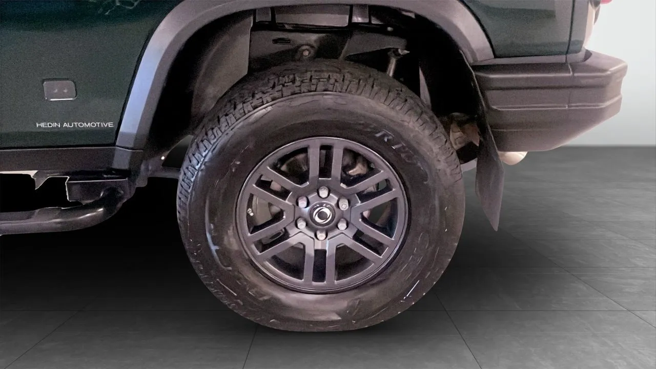 Vehicle image 8