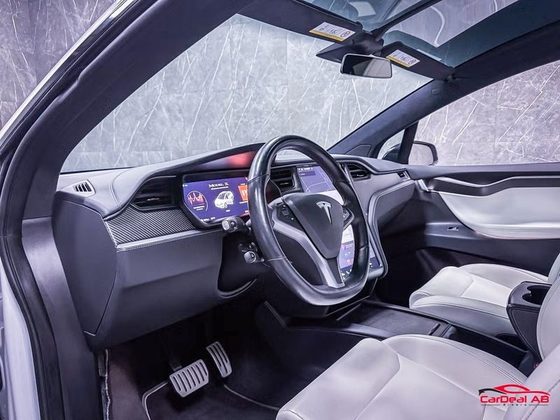 Tesla Model X bild 11