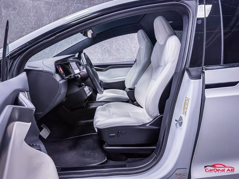 Tesla Model X bild 10