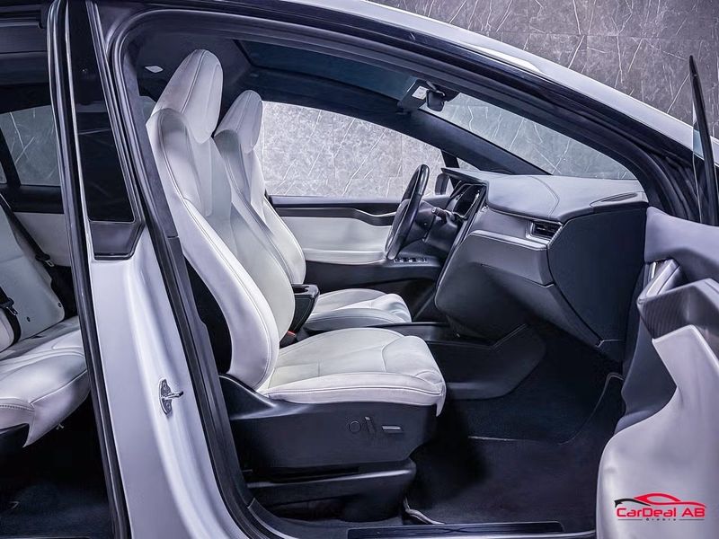 Tesla Model X bild 14