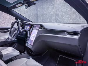 Tesla Model X bild 13