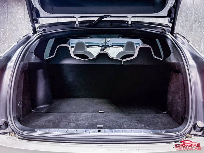 Tesla Model X bild 18
