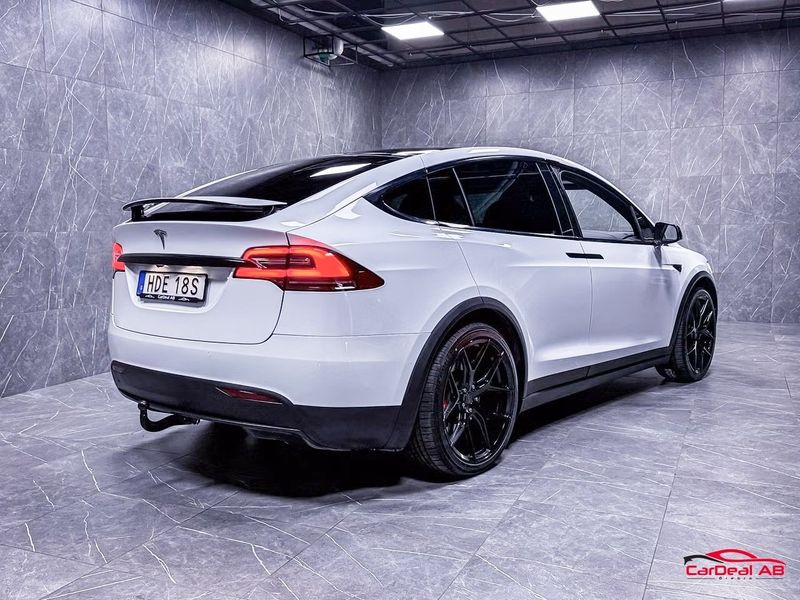 Tesla Model X bild 7