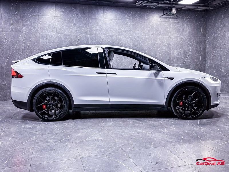 Tesla Model X bild 8