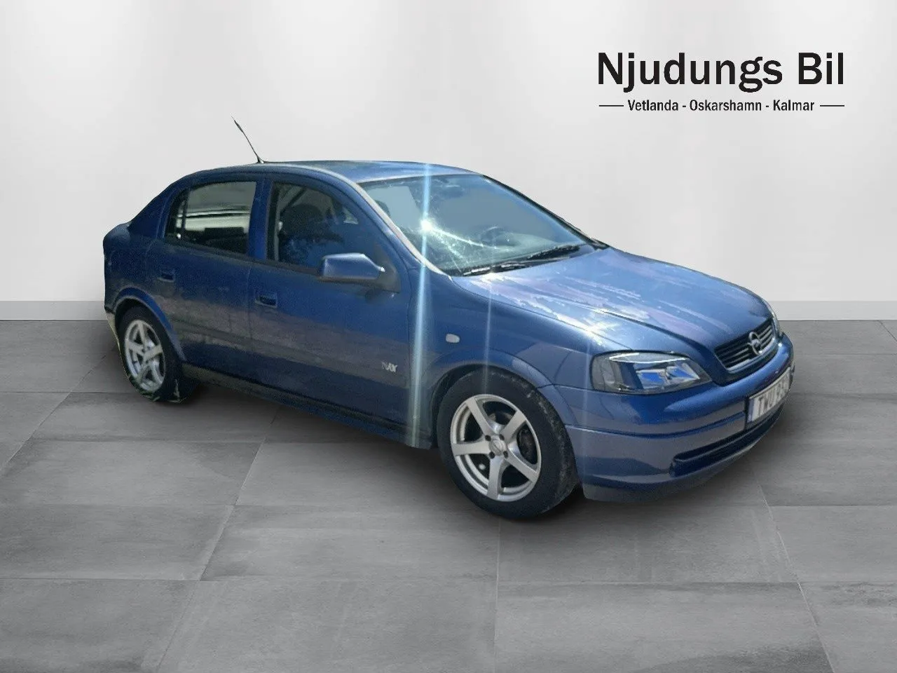 Vehicle image 3